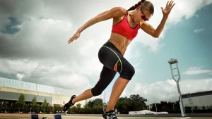 Sporcuların ağız sağlığı ile fiziksel performansları ve sakatlanma riskleri arasındaki ilişkiyi ortaya koyan bilimsel kanıtlar giderek güçlenmektedir. Derlenen veriler, kötü ağız hijyeni ve kronik oral enfeksiyonların sporcularda kas-iskelet sistemi sakatlıklarına zemin hazırlayabileceğini, performans parametrelerini düşürebileceğini ve hatta reaksiyon sürelerini olumsuz etkileyebileceğini göstermiştir.