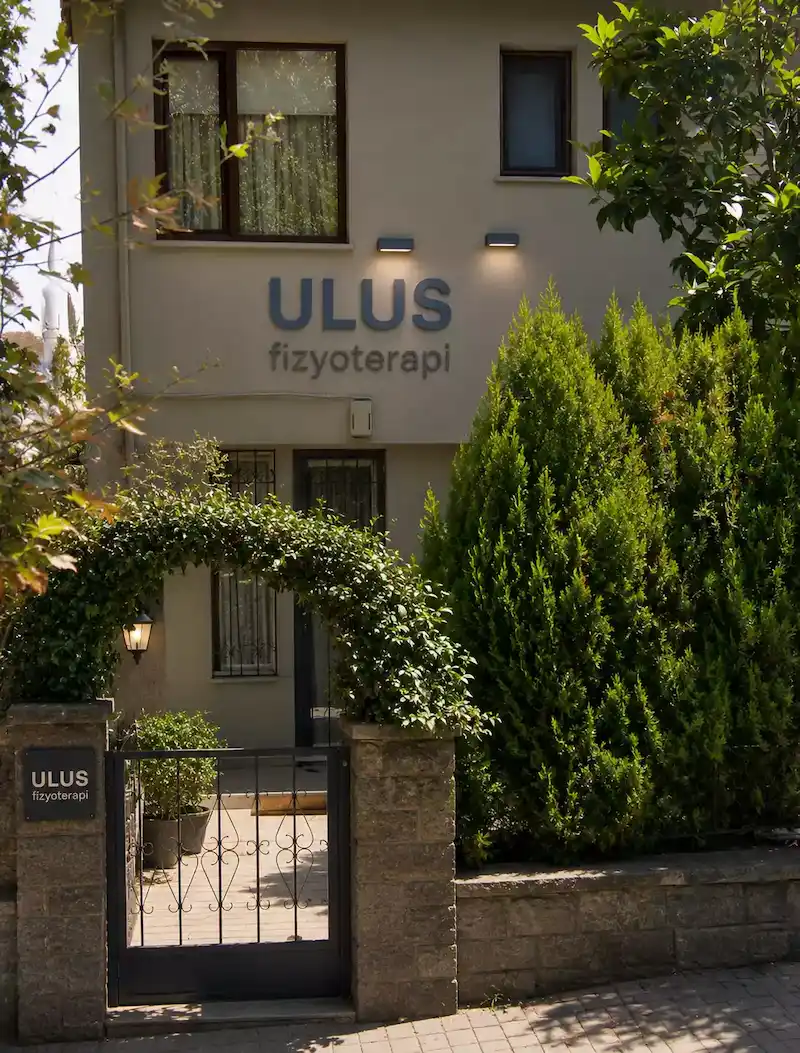 Ulus Fizyoterapi kliniği dış cephe — Akatlar Cebeci Caddesi, Beşiktaş İstanbul